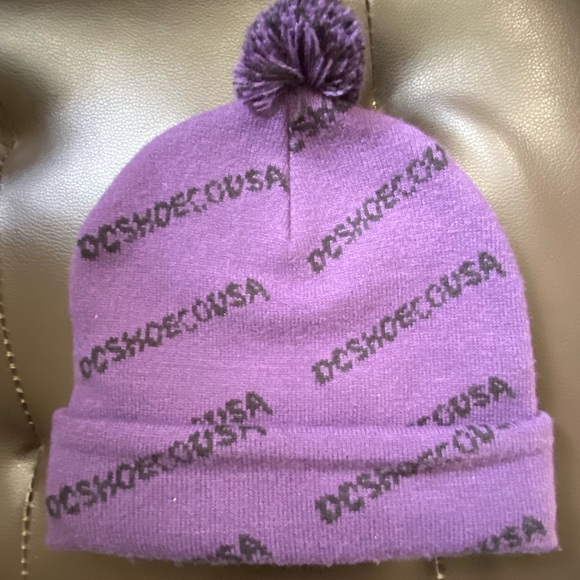DC Shoes Purple Beanie - Picture 1 of 8
